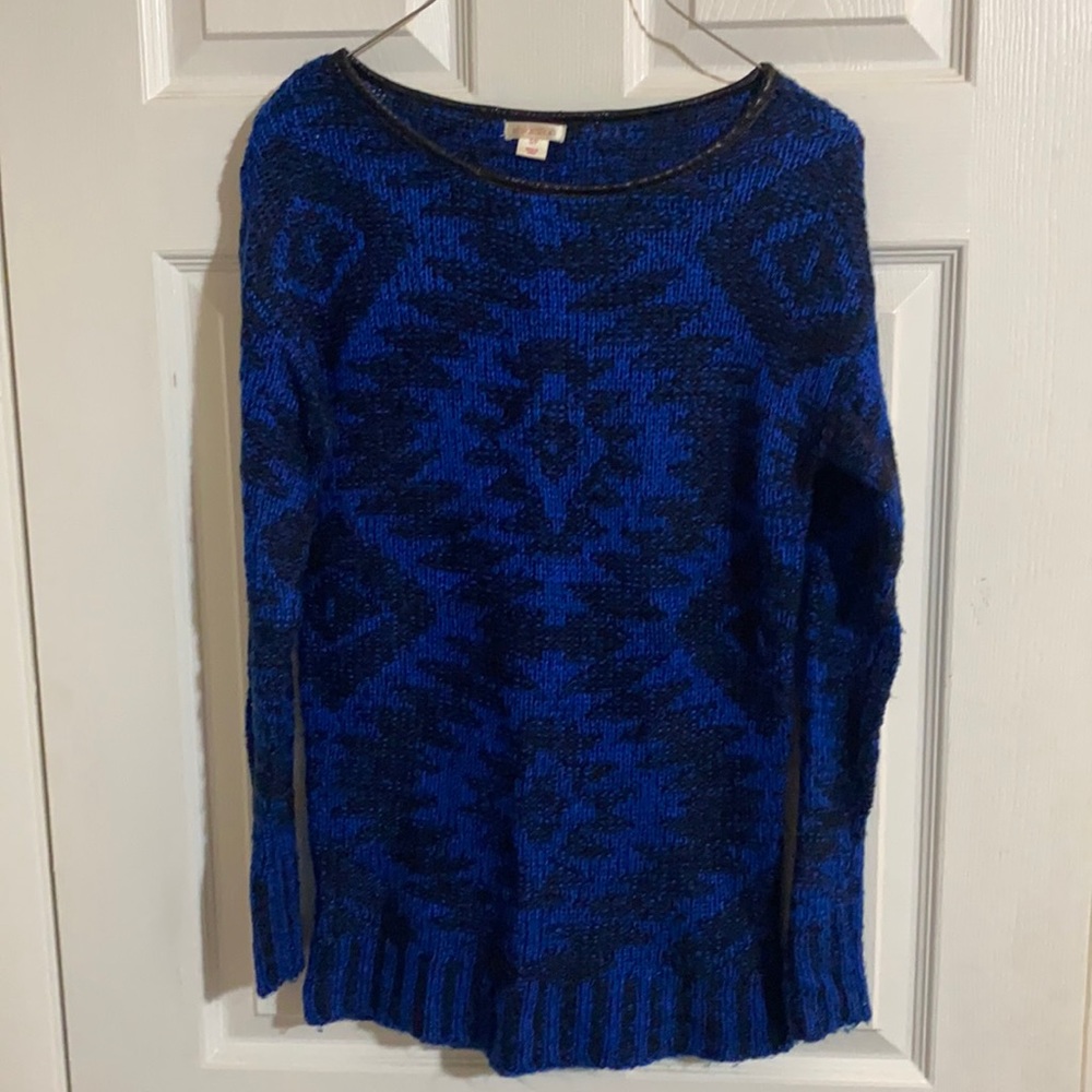 Long sleeved sweater
